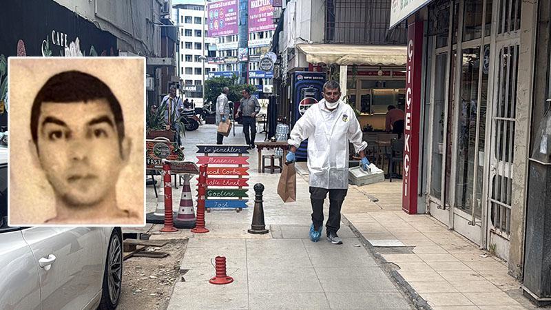 2 gündür haber alınamayan havalimanı çalışanı, evinde ölü bulunduAntalya'da 2 gündür havalimanındaki işine gitmeyen Semih Abbak (36), evinde ölü bulundu. Abbak'ın cansız bedeninin bulunduğu odada, mangal kömürü yakıldığı kaydedildi.