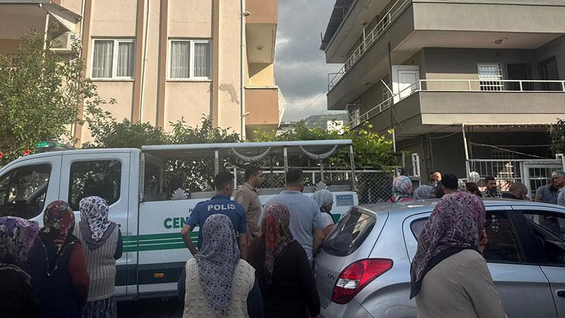 Tartıştığı eşini tüfekle öldürdüHatay'ın İskenderun ilçesinde Leyla K. (59), tartıştığı eşi Vahap K. (66) tarafından tüfekle vurularak öldürüldü.
