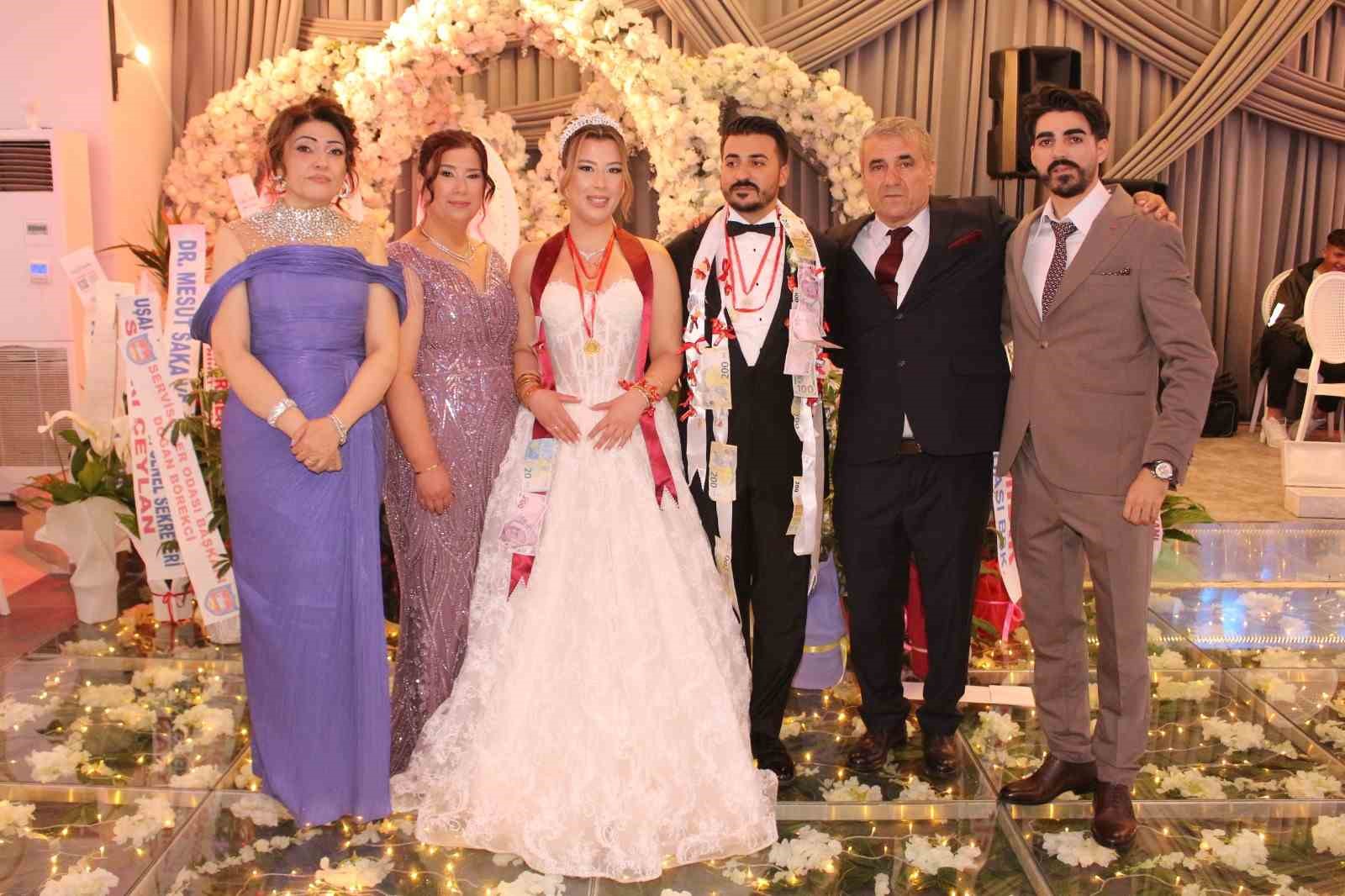 Uşak’ta 15 şahitli nikah töreni