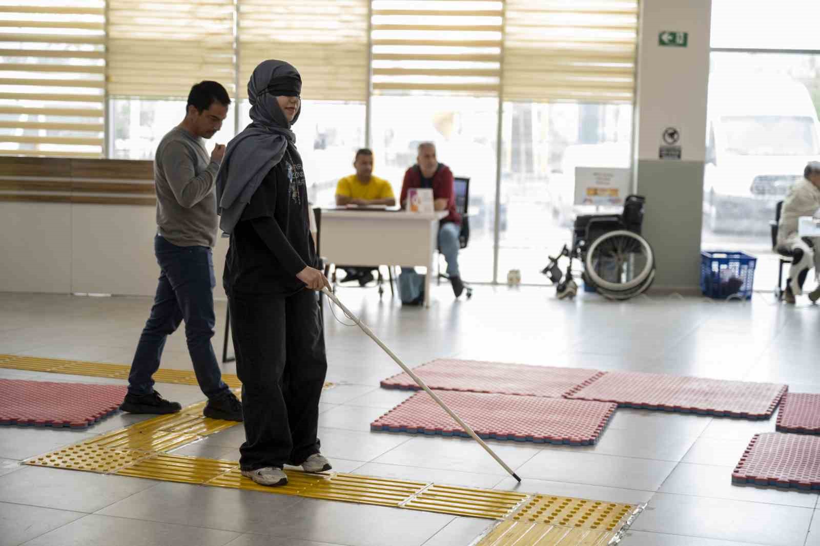 Mersin’de Erasmus öğrencileri engelli bireylerin yaşamını deneyimledi