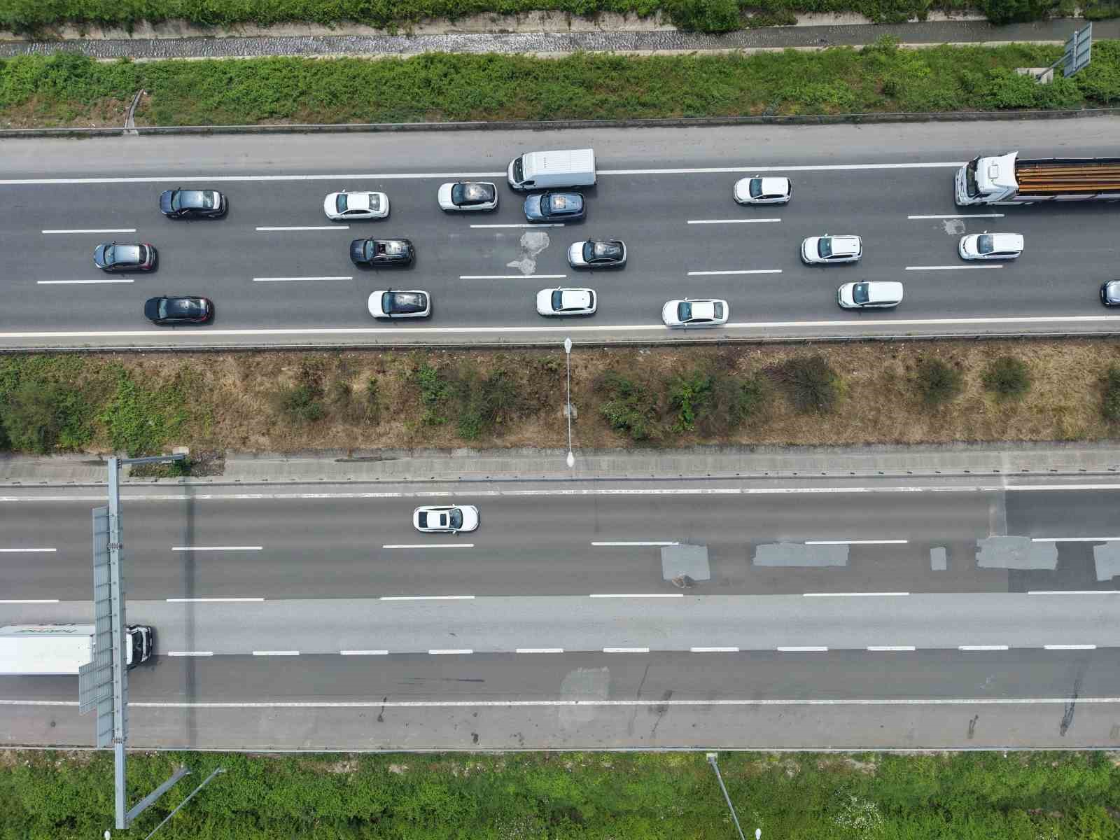 TEM Otoyolu’nun Düzce geçişinde bayram tatili yoğunluğu başladı