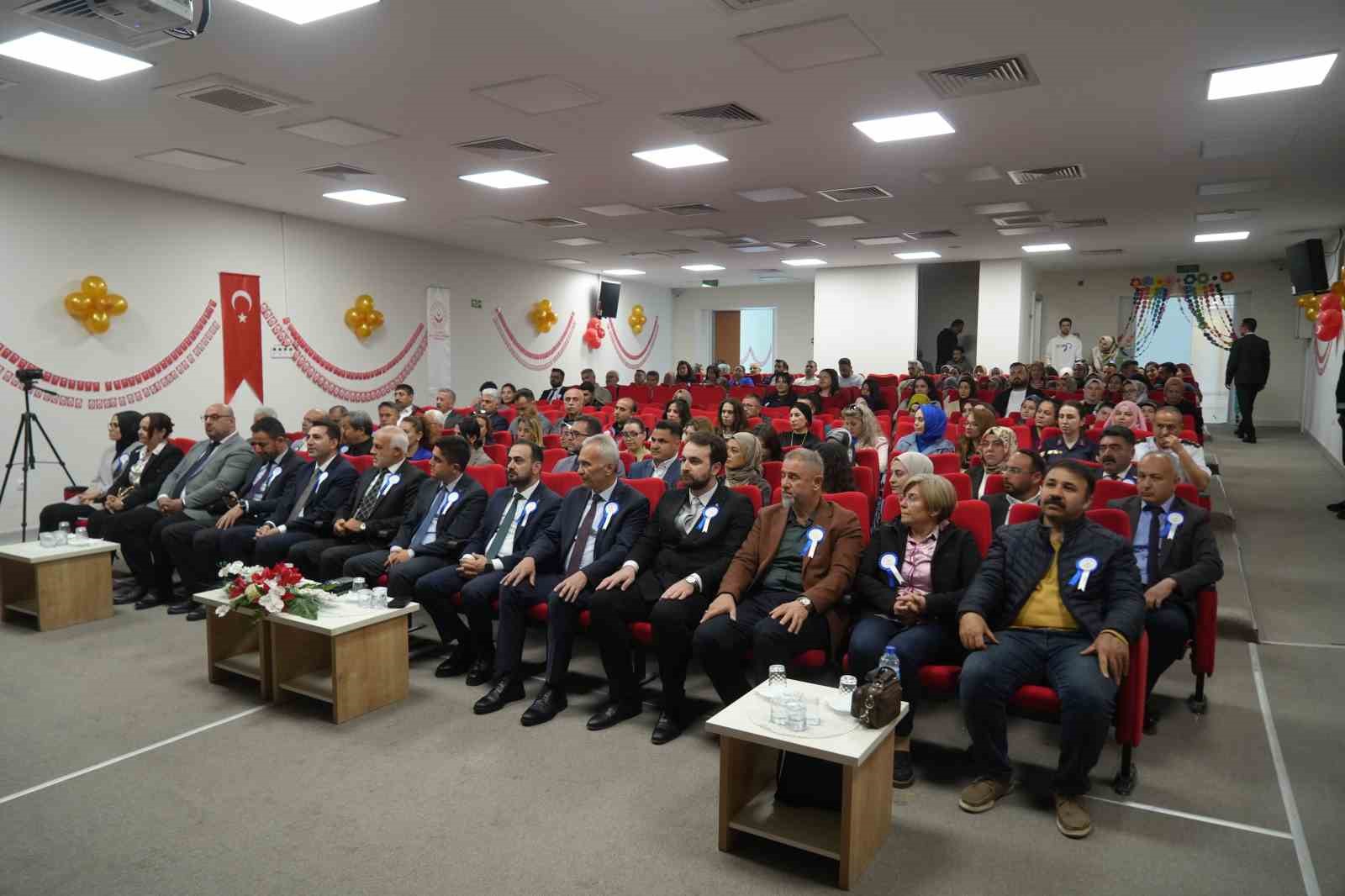 Niğde Vali Yardımcısı Divli: "Nüfusun kendini yenileme seviyesi 2,10’dur, konu 1 yıllık çalışmalarla çözülebilecek konu olmaktan çıkmıştır"