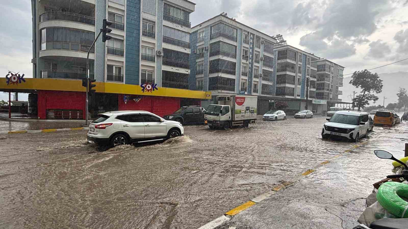 Bozdoğan’da sağanak yağış sonrası ekipler sahada