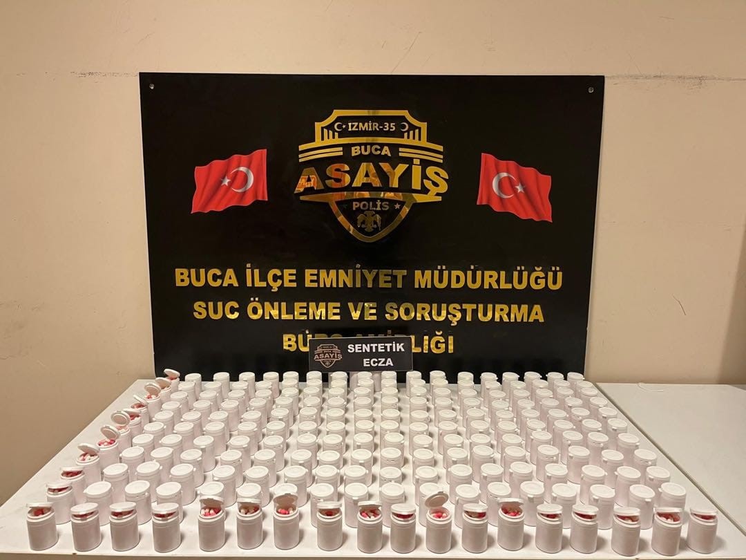 İzmir’de 10 bin 854 sentetik hap ele geçirildi