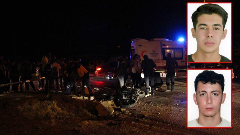 Çöp kamyonuyla çarpışan motosikletteki 2 kişi öldüAntalya'nın Kumluca ilçesinde, çöp kamyonuyla çarpışan motosikletteki Hasan Aşkın (18) ve Bekir Sarpdağ (17), hayatını kaybetti.