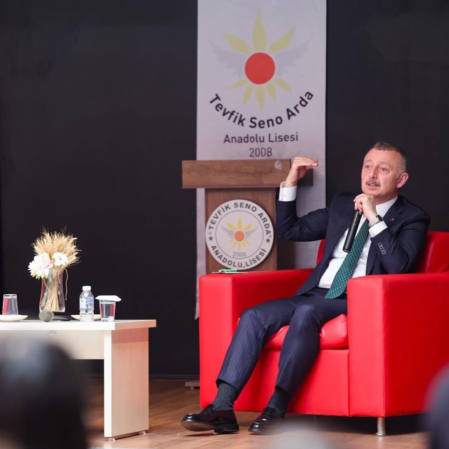 Liseli öğrenciler sordu Başkan Büyükakın cevapladı
