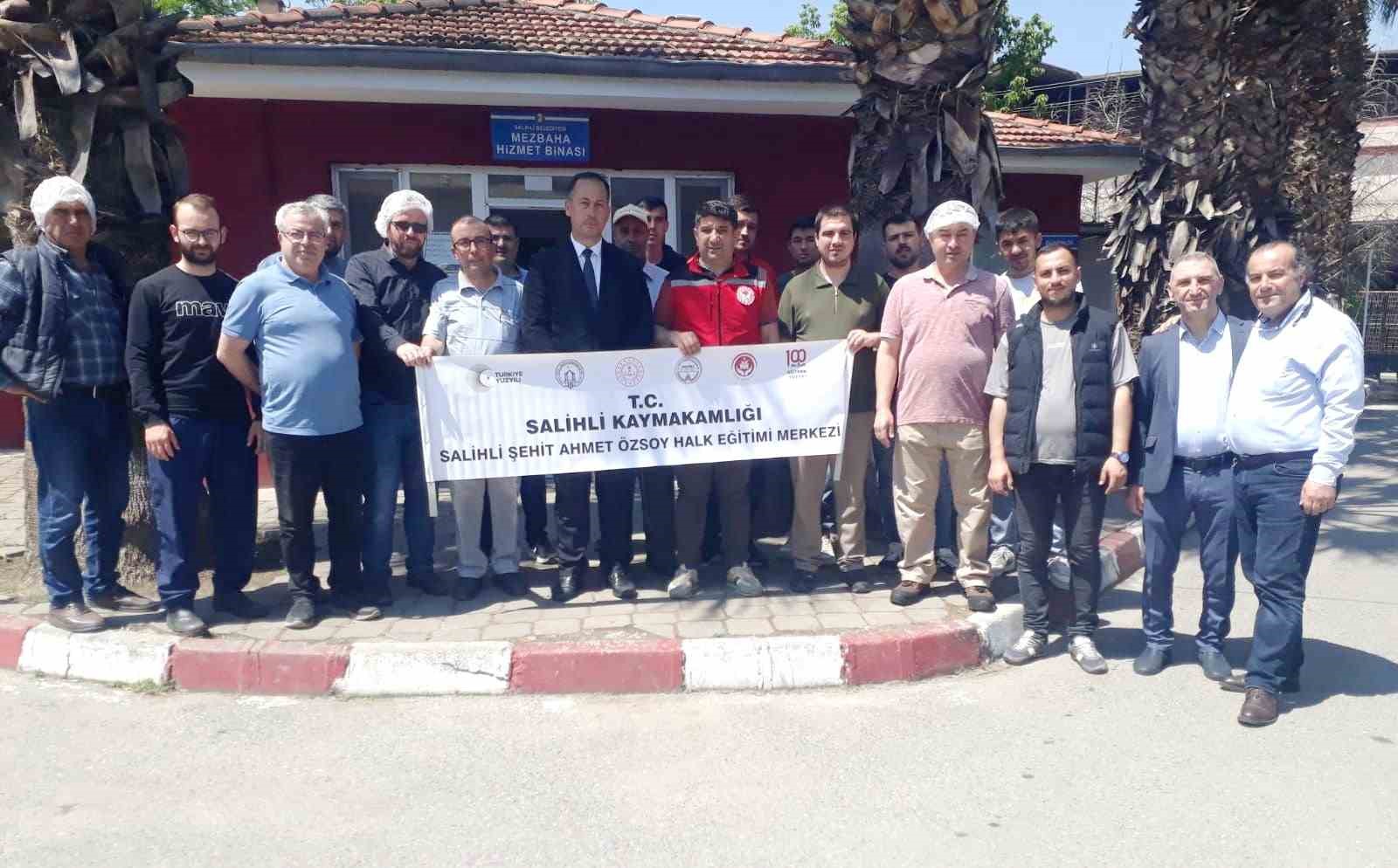 Salihli’de kurban kesimini uygulamalı öğrendiler