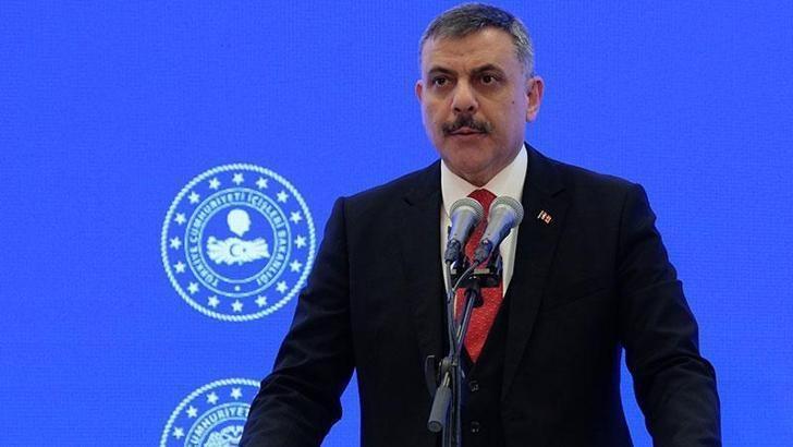 Bakan Çiftçi'den sürücülere uyarı: Kurallara uyalımİçişleri Bakanı Mustafa Çiftçi, bayram yolculuklarının başlamasıyla yollarda trafik yoğunluğunun arttığını belirterek, sürücüleri kurallara uymaları konusunda uyardı.