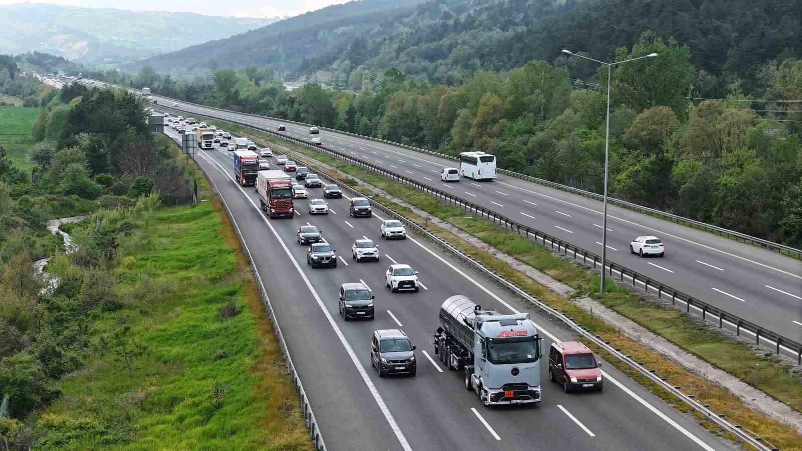 Bolu geçişinde bayram trafiği arttı