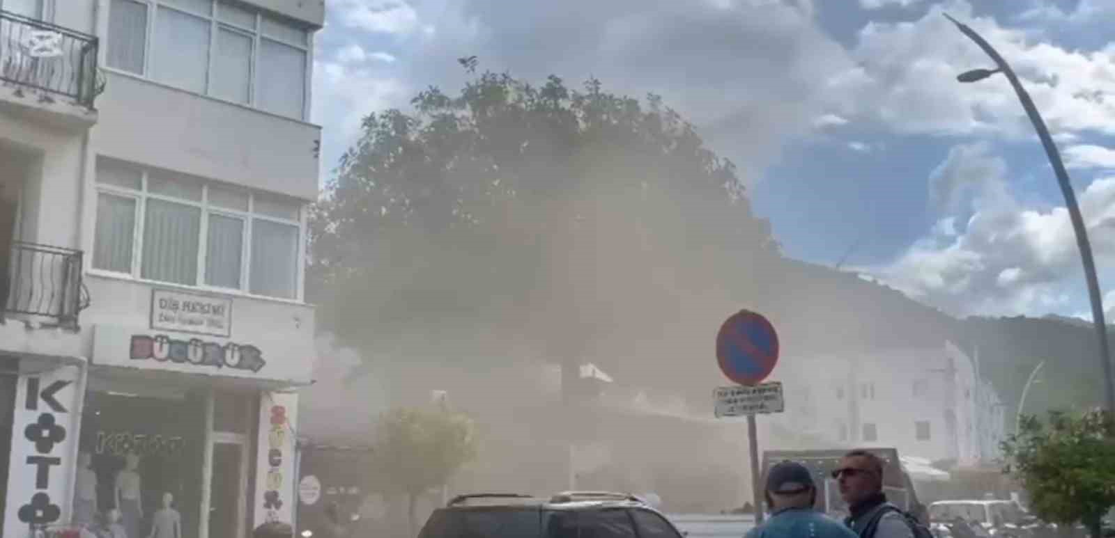 Datça’da işletme bacasında çıkan yangın paniğe neden oldu
