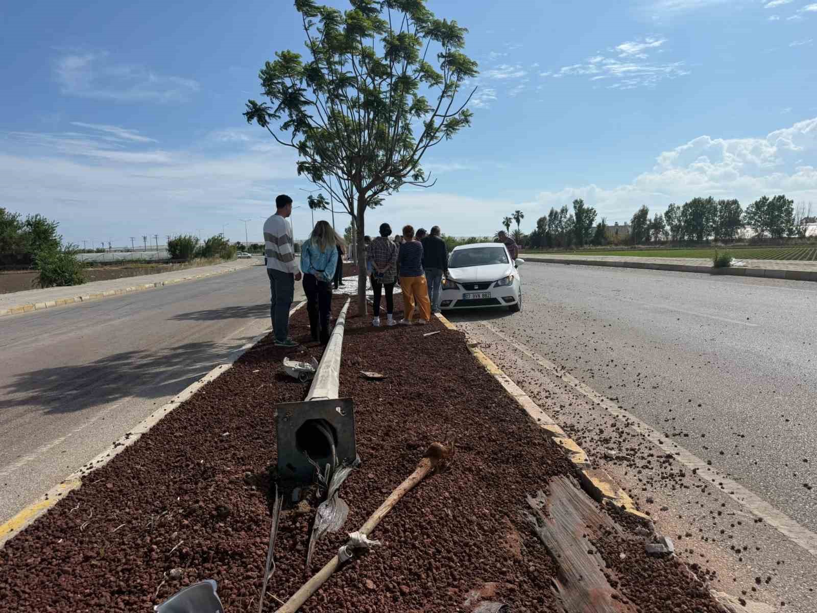 Antalya’da otomobil ile kamyonet çarpıştı: 7 yaralı