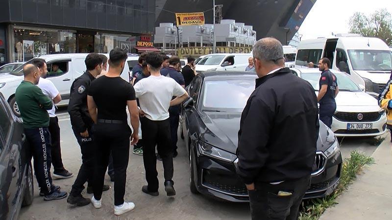 Bağcılar'da otomobil bagajında ceset bulunduBağcılar'da park halindeki otomobilin bagajında erkek cesedi bulundu. Ceset incelemelerin ardından Adli Tıp Kurumu Morguna götürülürken polis olay ile ilgili soruşturma başlattı.