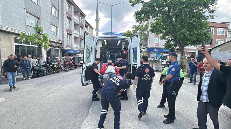 Kamyonet, park halindeki 5 araca çarptı; 2 yaralıEdirne’de sürücüsünün kontrolünü kaybettiği kamyonetin, park halindeki 5 araca çarpması sonucu 2 kişi yaralandı.