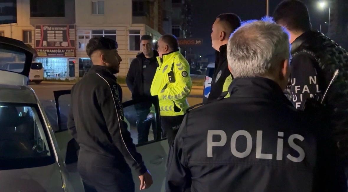 Kayseri’de polisin durdurduğu alkollü sürücü 40 bin TL cezayı mutlulukla karşıladı