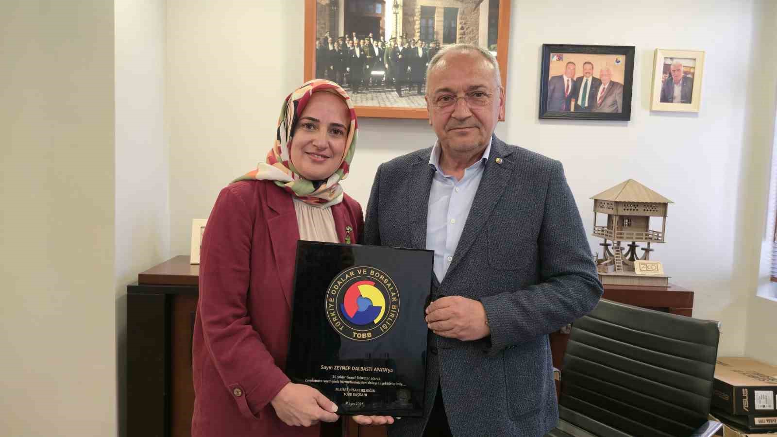 Mesleğinde 30 yılı doldurdu, plaketini Cumhurbaşkanı Erdoğan’ın elinden aldı