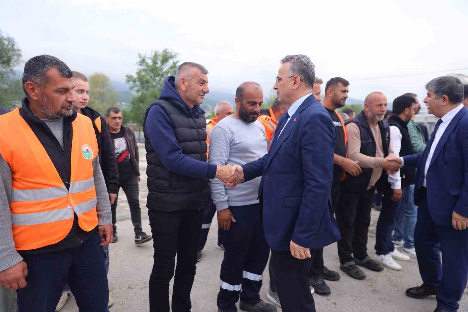 Başkan Kurnaz belediye personeliyle bayramlaştı