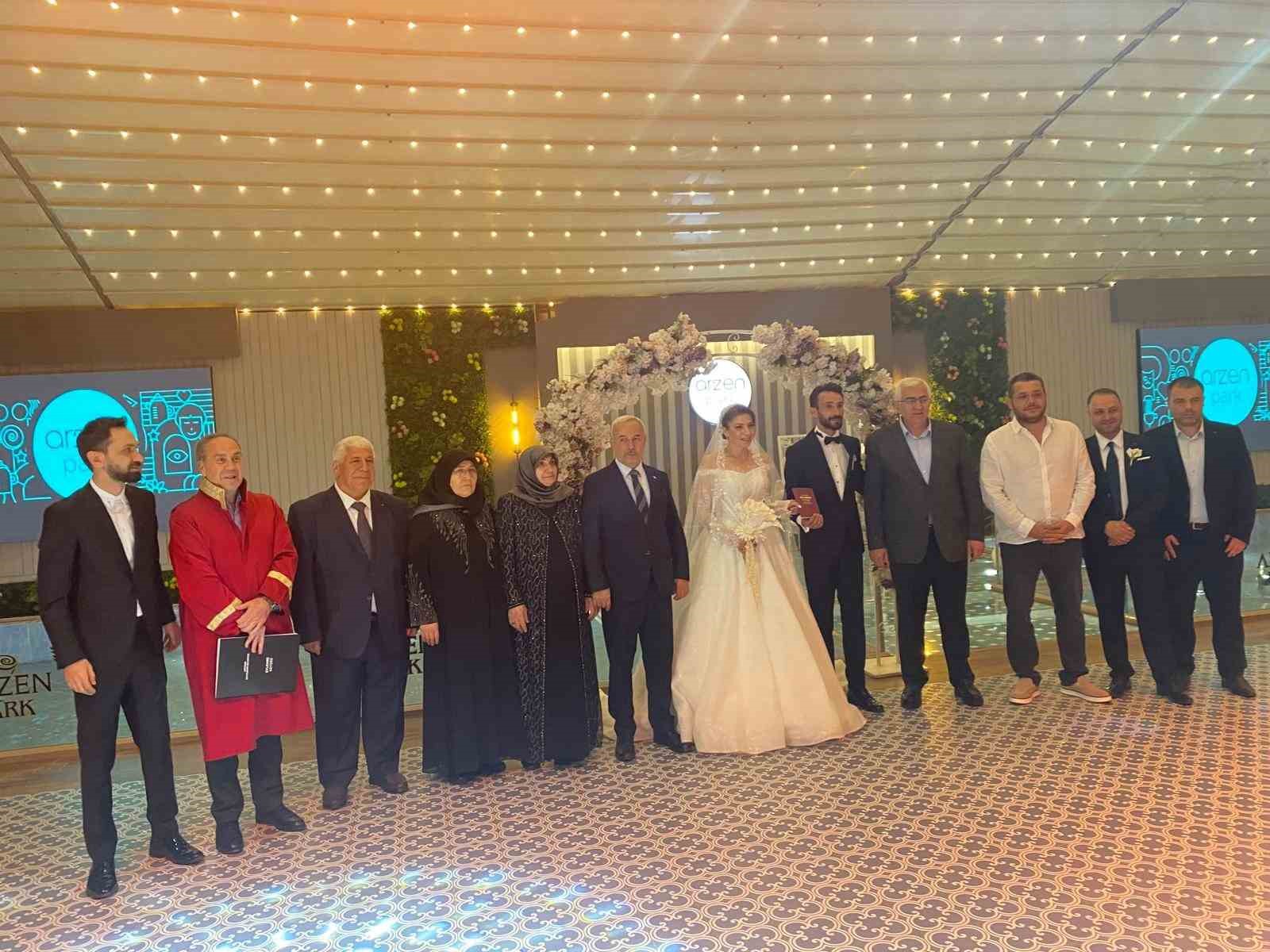 Akdağ ve Sezer ailelerinin mutlu günü