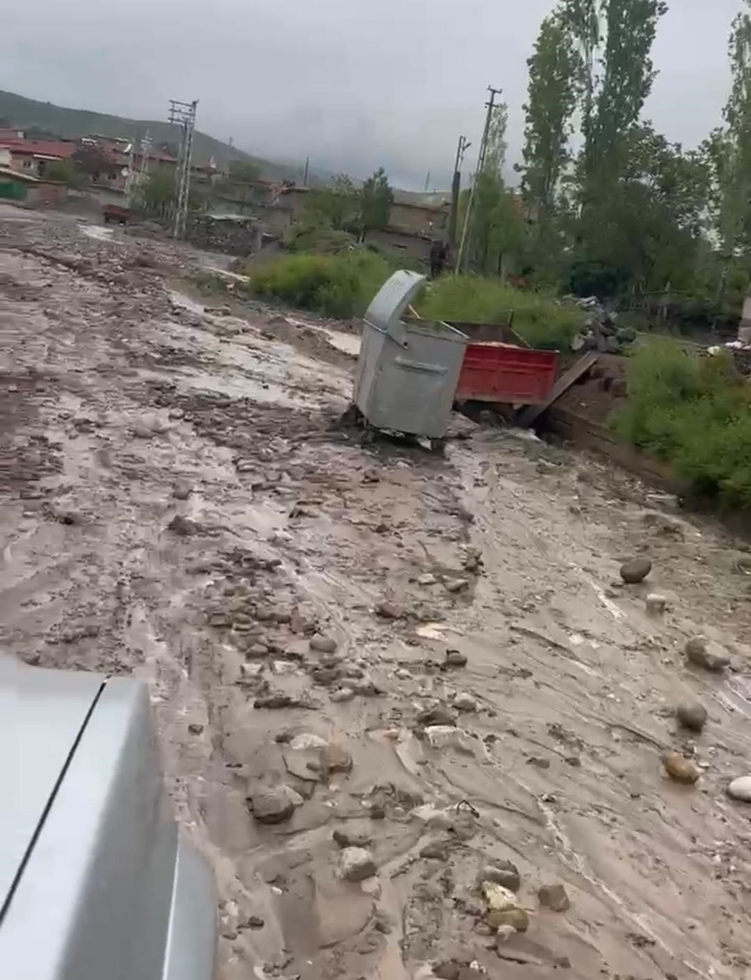 Yozgat’ta sel sonrası yollar temizlendi