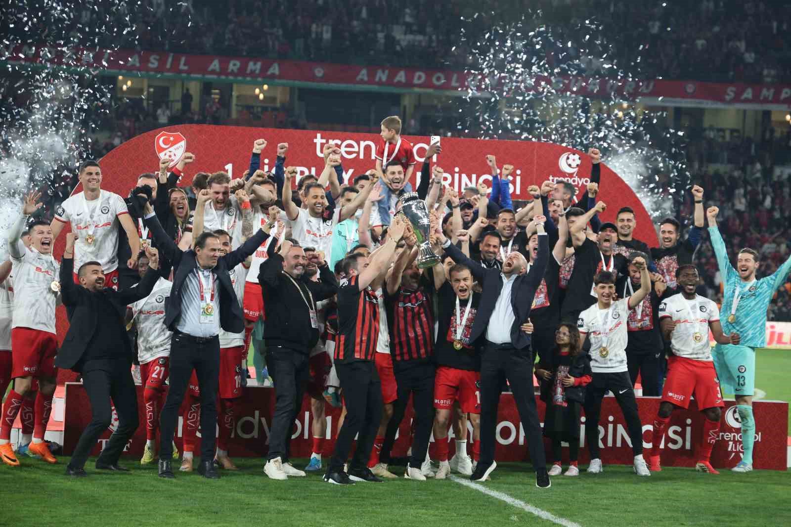 Trendyol 1. Lig play-off şampiyonu Çorum FK kupasına kavuştu