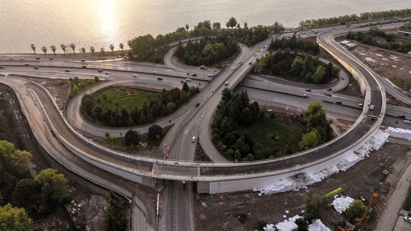 Kocaeli’de D-130’u rahatlatacak yeni bağlantı yolu hizmete girdi