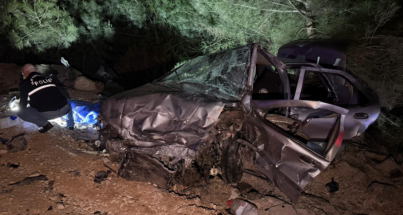 Adana’da feci kaza:  Anne ve baba öldü, 4 yaşındaki çocukları yaralandı