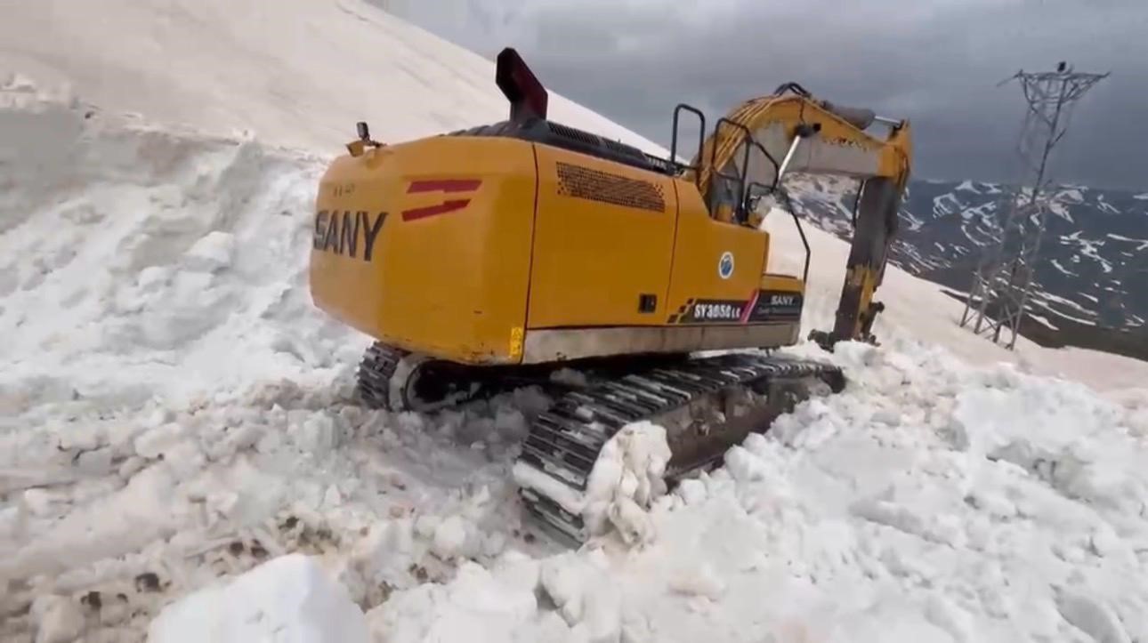 Şırnak’ta karla mücadele çalışmaları 7 aydır sürüyor