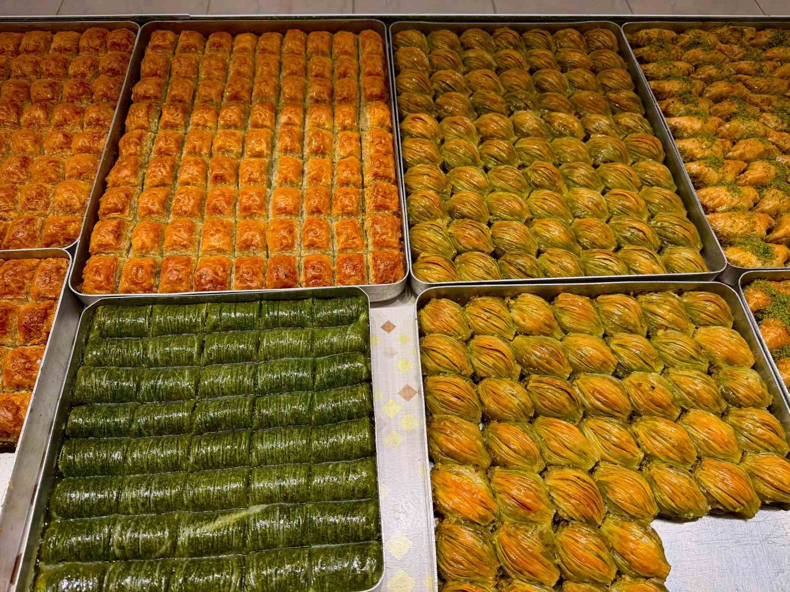 Bayrama sayılı günler kala baklava ve lokum satışları arttı
