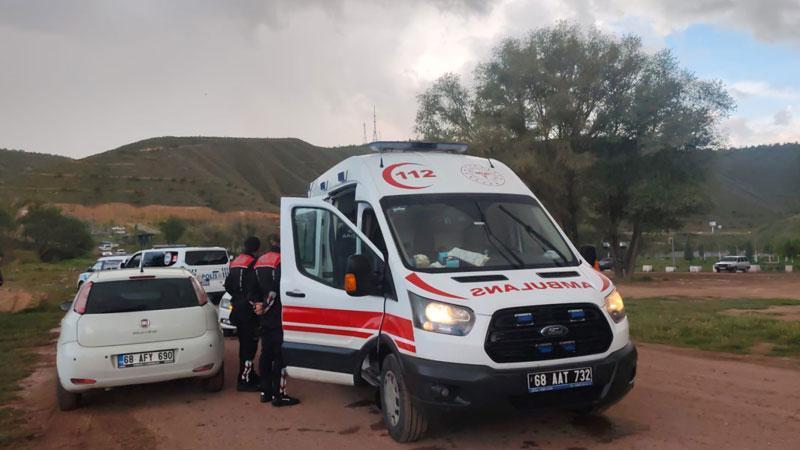 Alacak kavgasında ağabey bıçaklandı, kardeşi darbedildiAksaray’da borç-alacak yüzenden çıkan kavgada Mustafa G. (39) bacağından bıçaklandı, kardeşi Mehmet G. (28) ise darbedildi.