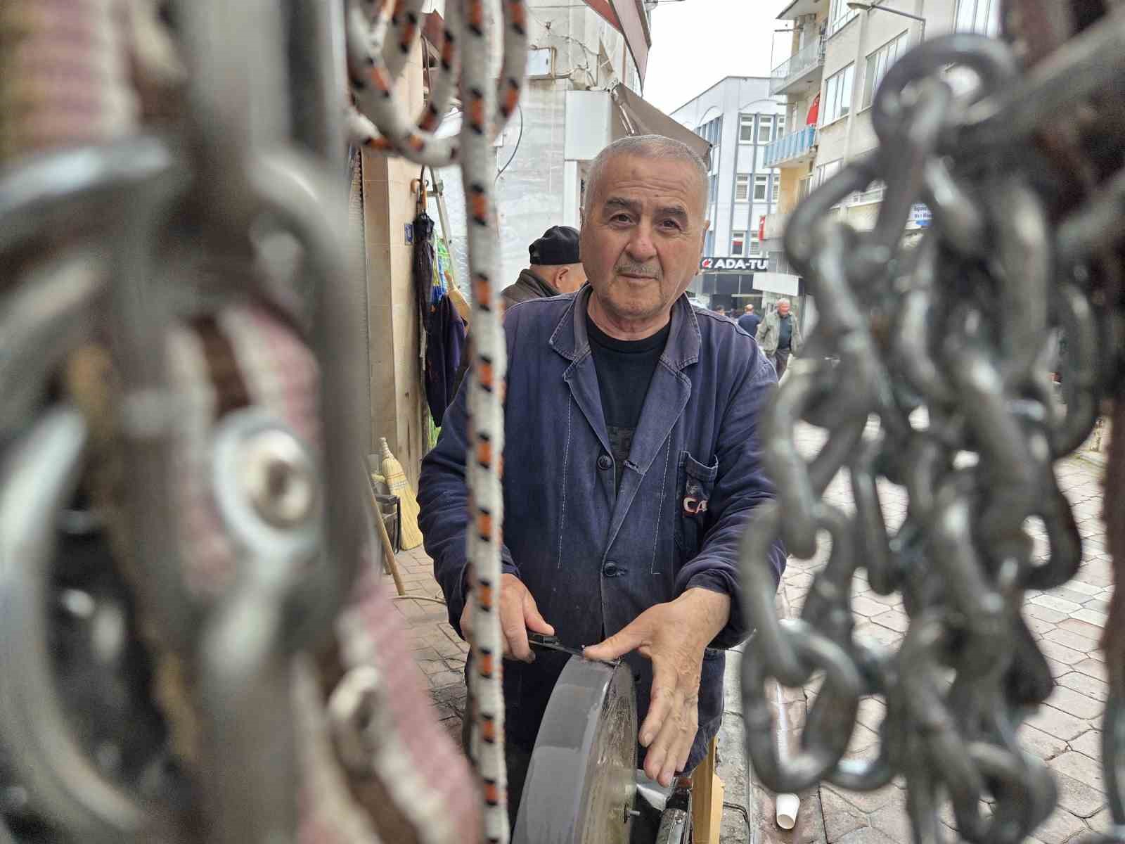 Kurban öncesi bıçakçılarda bileme yoğunluğu