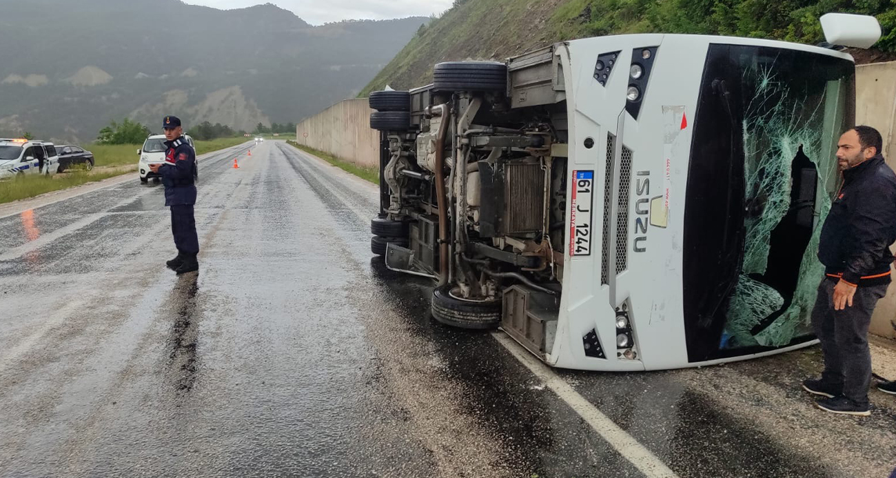 Tokat’ta cenaze dönüşü minibüs devrildi: 4 yaralı