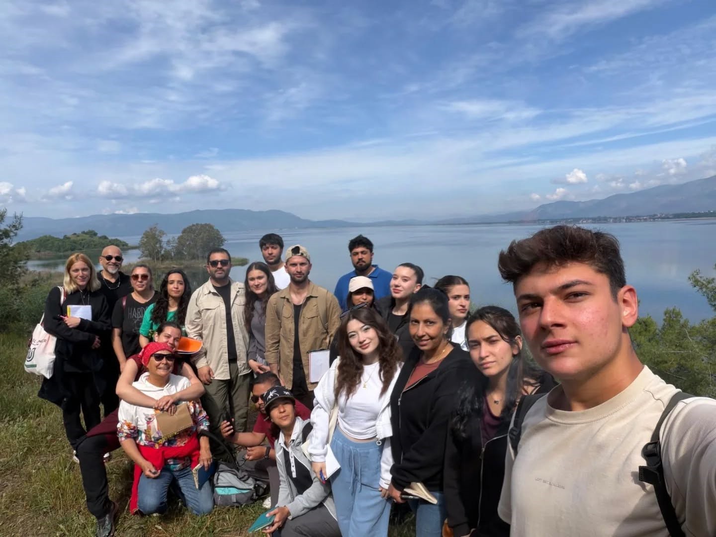 Köyceğiz’de Yüksekokul öğrencileri doğada bitkileri inceledi