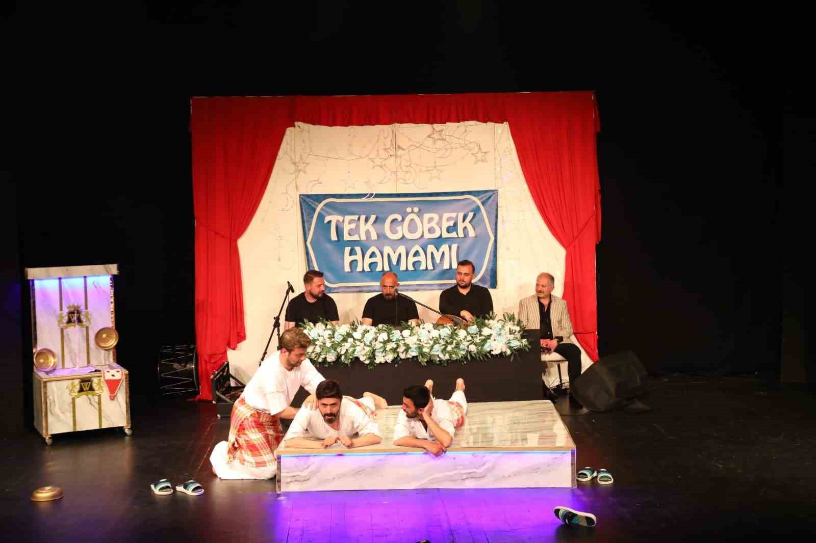 Erzurum Şehir Tiyatroları "Hançer Havası" ile Ordu’da sahne aldı