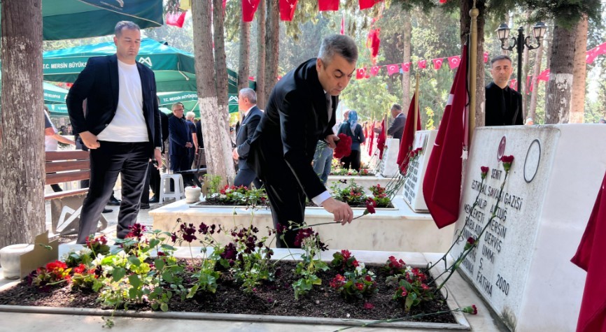 Mersin’de bayramda şehitlik unutulmadı