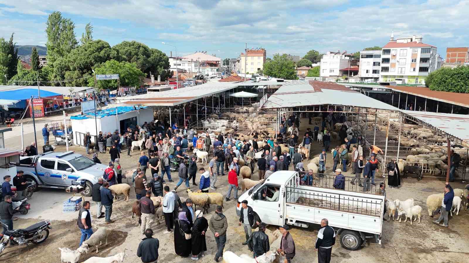 Havran Hayvan Pazarı’nda tarihi arefe yoğunluğu