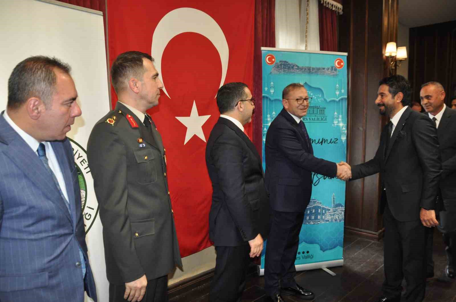 Kars’ta protokol bayramlaştı