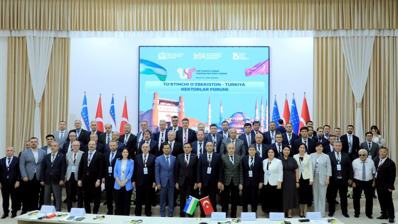 Rektör Adıgüzel, Buhara’da Anadolu Üniversitesi’nin küresel eğitim vizyonunu anlattı