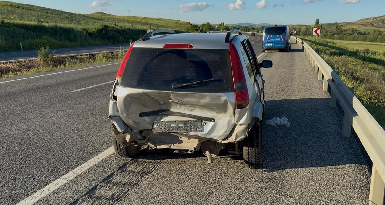Yozgat’ta iki otomobil çarpıştı 8 kişi yaralandı