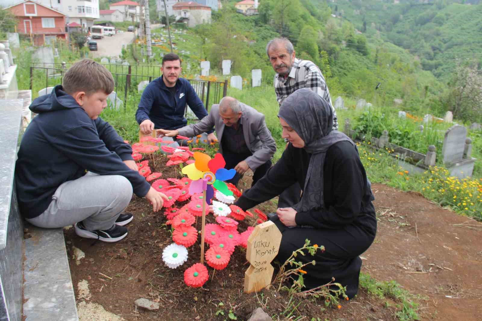 Bayram arefesinde mezar başında adalet istedi: "Asıl suçlular dışarıda"