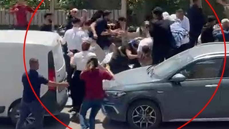 Şırnak’ta iki aile arasında taşlı, sopalı ve bıçaklı kavga: 8 yaralı, 17 gözaltıŞırnak’ın Cizre ilçesinde, akraba oldukları belirtilen iki aile arasında taş, sopa ve bıçakların kullanıldığı kavgada 8 kişi yaralandı. Olayla ilgili 17 kişi gözaltına alındı.