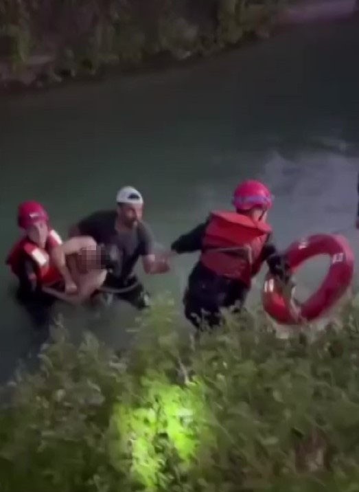 Sulama kanalına düşen genci itfaiye ekipleri kurtardı