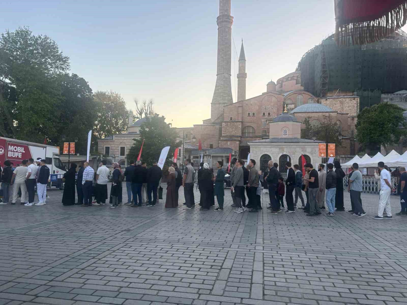 Vatandaşlar Kurban Bayramı namazını Ayasofya’da kıldı
