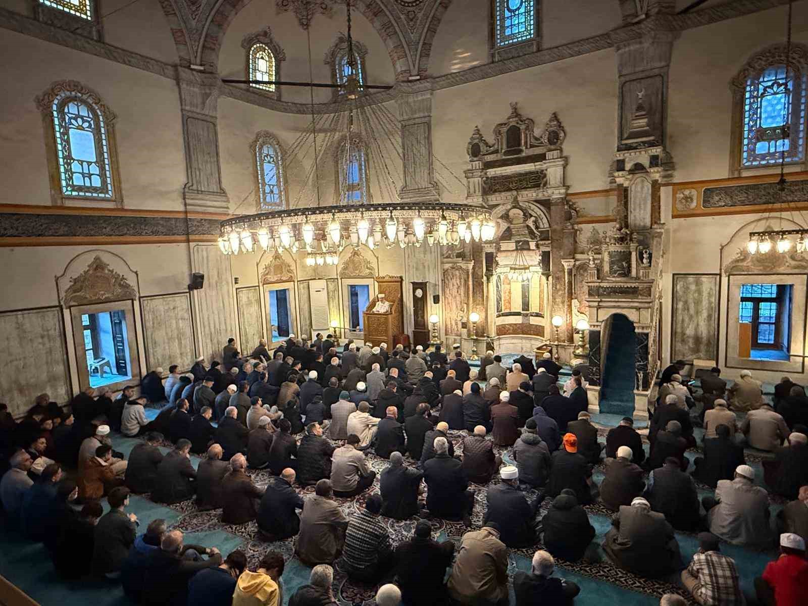 Yozgatlılar, bayram namazında Çapanoğlu camisinde saf tuttu