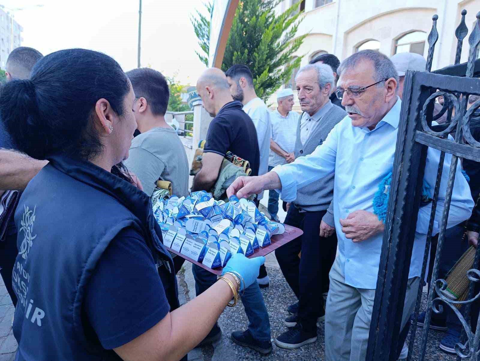 Aydın Büyükşehir vatandaşlarla bayramlaştı
