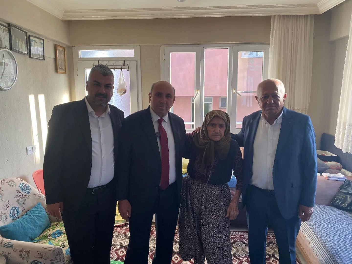 Başkan Akdeniz bayram namazını Afşar Mahallesi’nde kıldı
