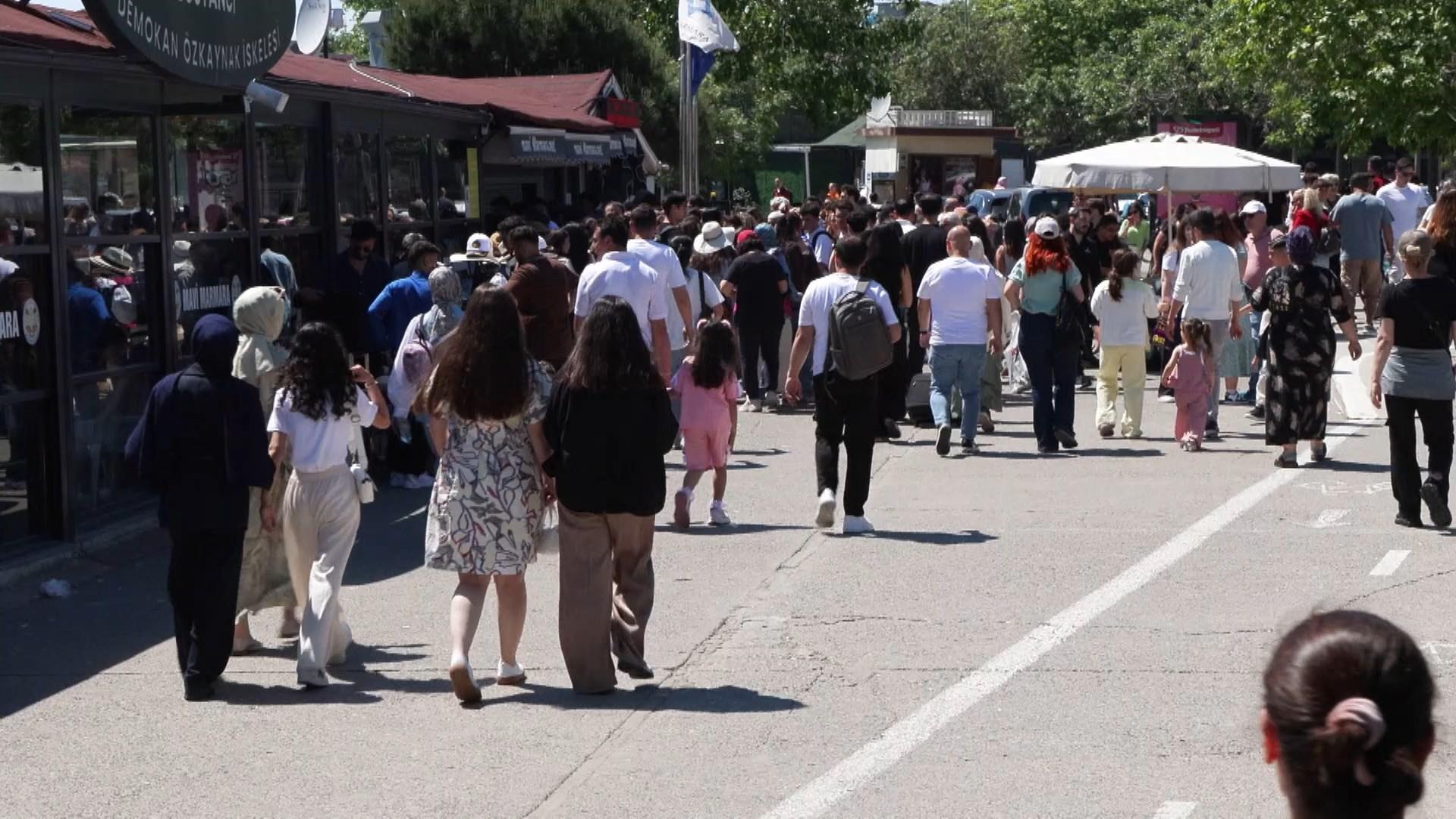 Kurban Bayramı'nı İstanbul'da geçirenler sahillere akın etti
