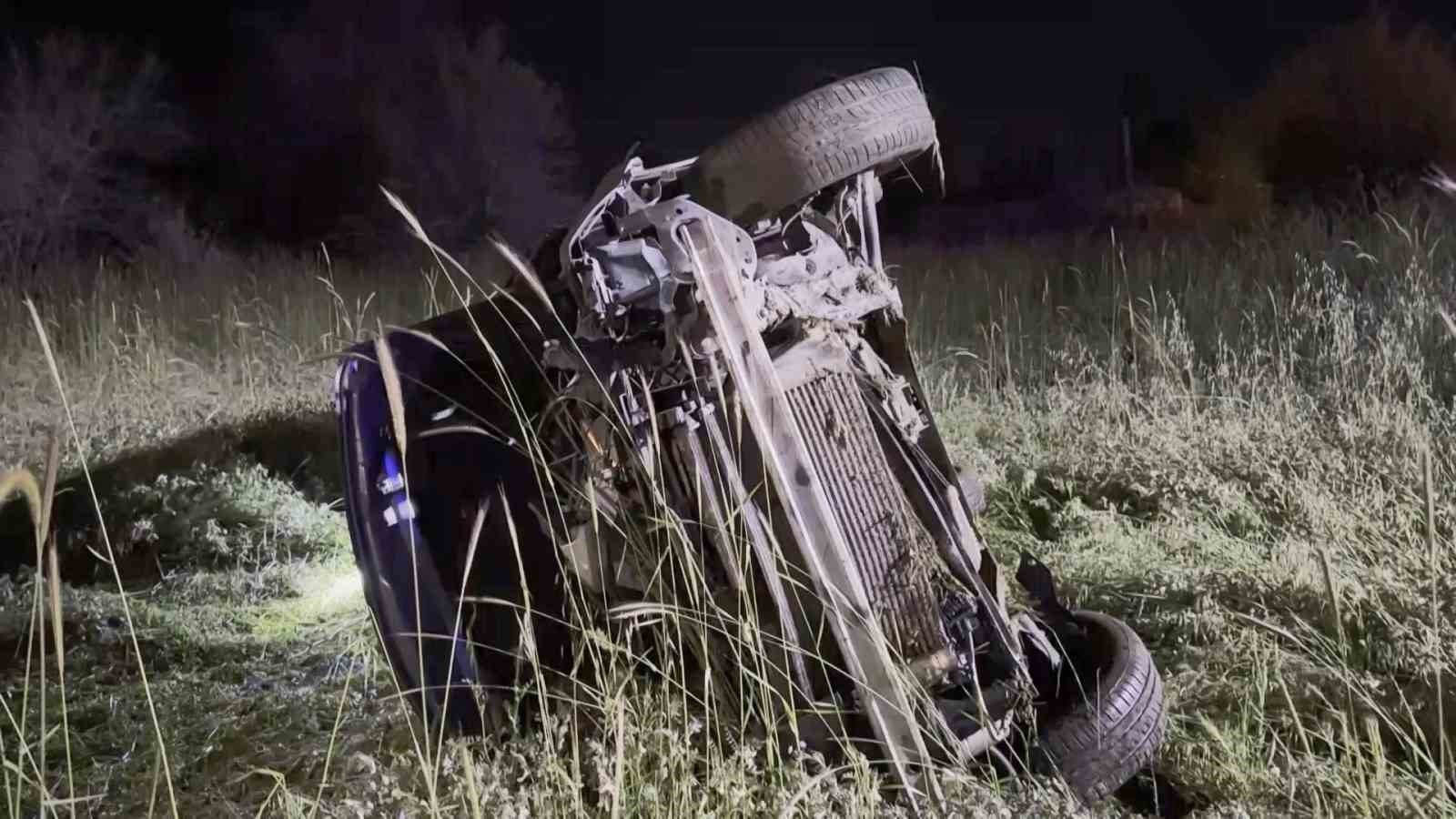Domuza çarpan otomobil şarampole uçtu: 5 yaralı