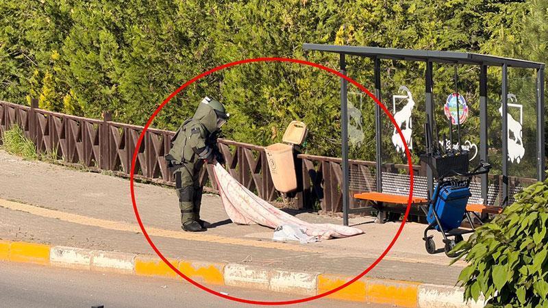 Tunceli’de fünye ile patlatılan poşetten battaniye çıktıTunceli’de otobüs durağına bırakılan poşet, şüphe üzerine bomba imha uzmanı tarafından fünye ile patlatıldı. Poşetten battaniye çıktı.