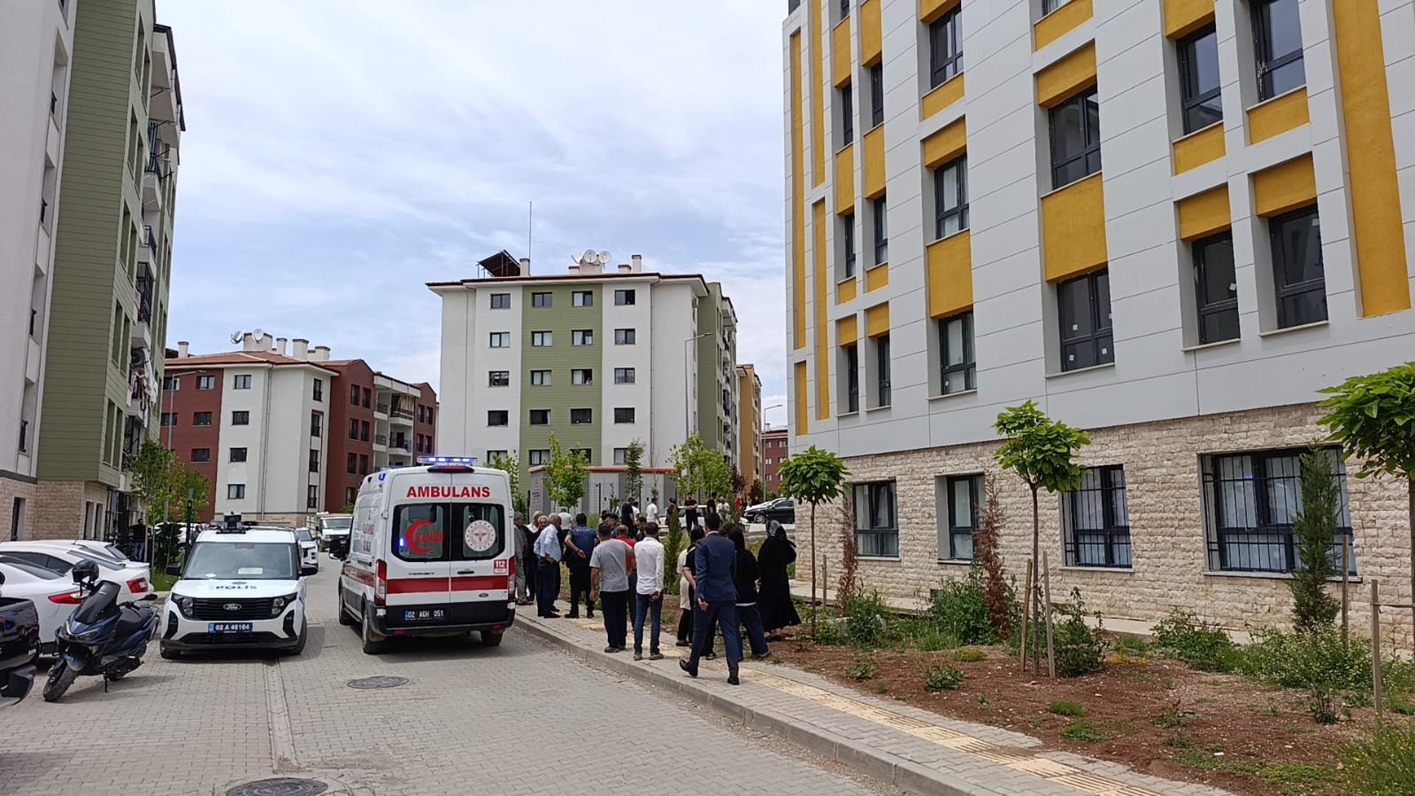 Yüksekten düşen kişi ağır yaralandı