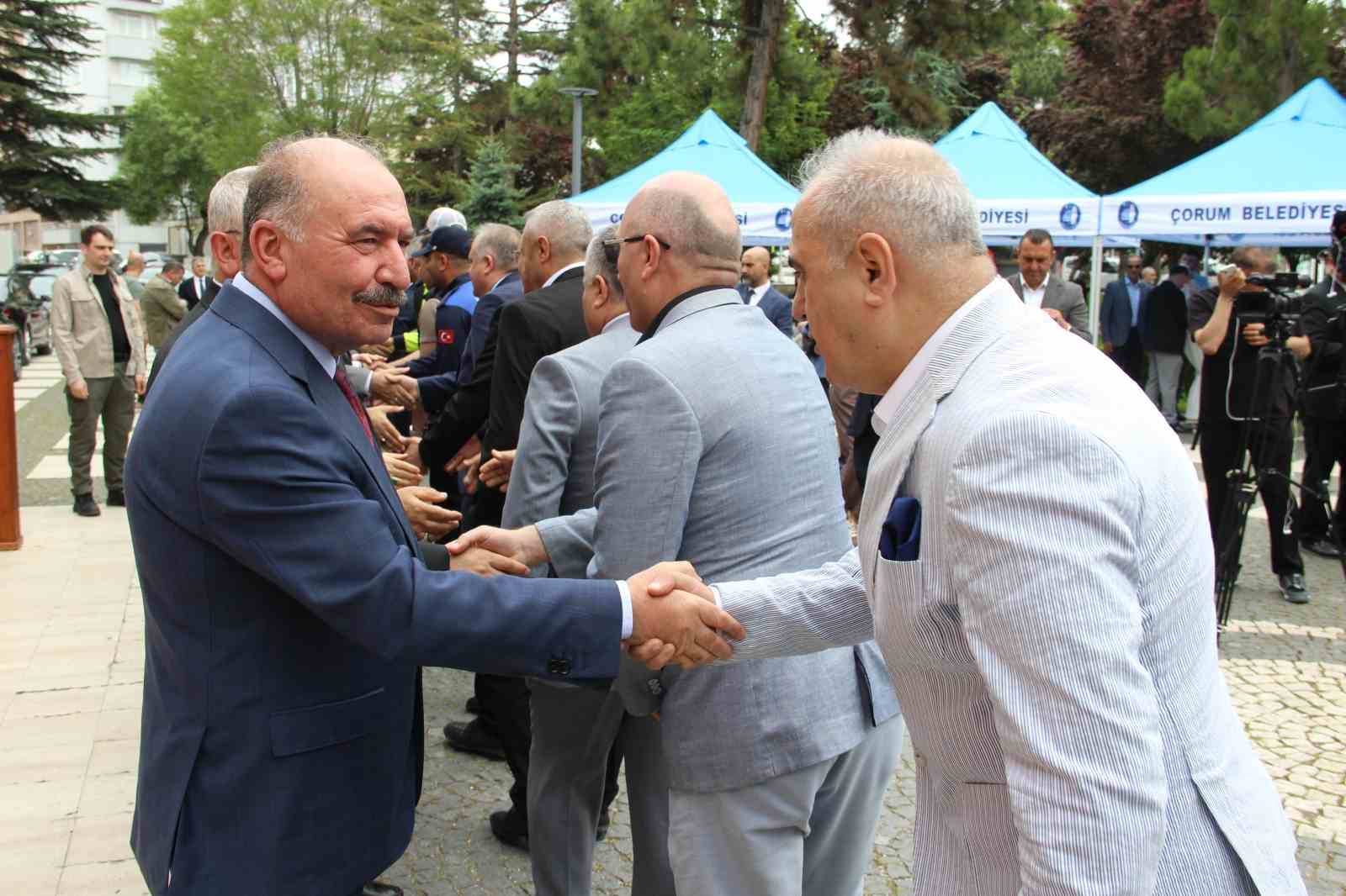 Çorum’da kent protokolü ve vatandaşlar bayramlaştı