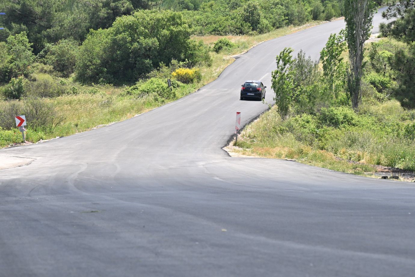 Büyüksümbüller ile Ortaköy arasındaki yol sıcak asfaltla yenilendi